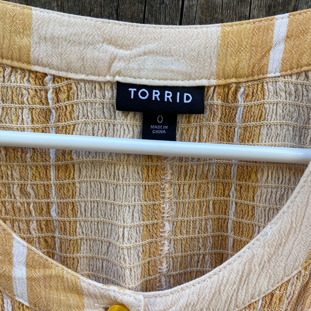 Torrid crinkle gauze sleeveless blouse - Picture 4 of 6